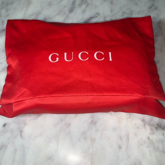 New Gucci Trapuntata shoulder bag with logo. Comes with dust bag. Never used! - Picture 10 of 10